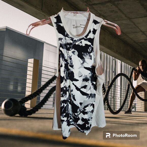 Under Armour Tops - Under Armour Women's Tank Size S Women's (W61)‎